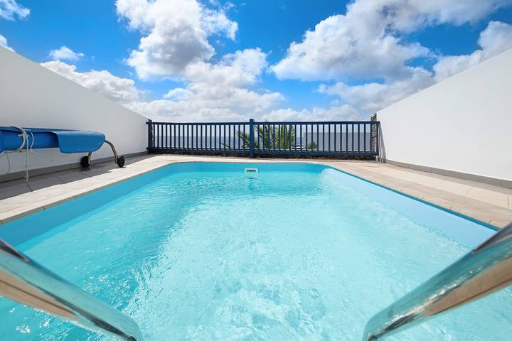 Villa "Malvasia 22" mit Meerblick, beheiztem Pool, Balkon, Klimaanlage und Wlan in Puerto Calero, Yaiza