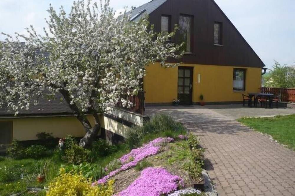 Ganze Wohnung, Landhausstil, 80 m², Sonnenterrasse, Spielwiese, 2 Schlafzimmer, bis 5 Personen in Oederan, Chemnitz und Umgebung