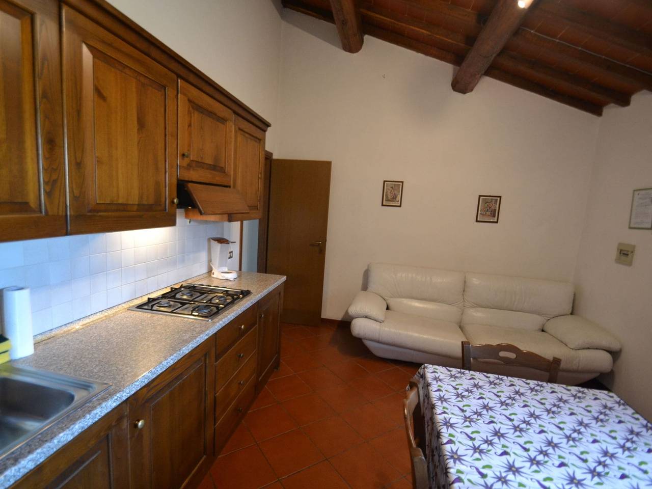 Farmhouse abode with Pool and Tuscan Charm in Quarrata, Pistoia Province
