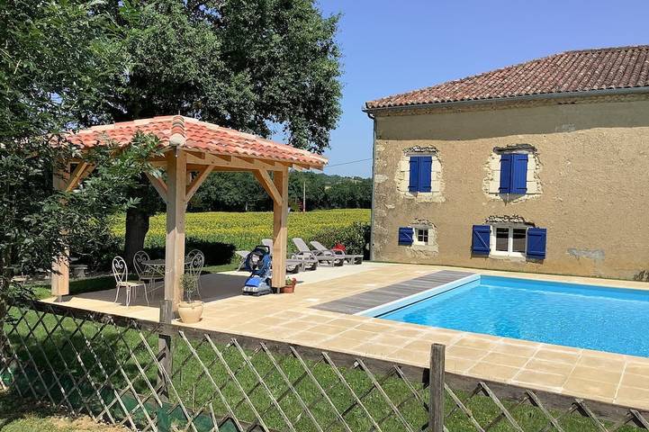 Gîte pour 4 personnes, avec jardin et terrasse à Saint-Puy