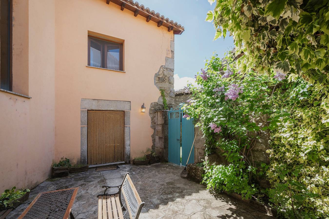 Maison de campagne « El Capricho De Ana » avec vue sur la montagne, terrasse privée et Wi-Fi in Neila de San Miguel, Région d'Ávila