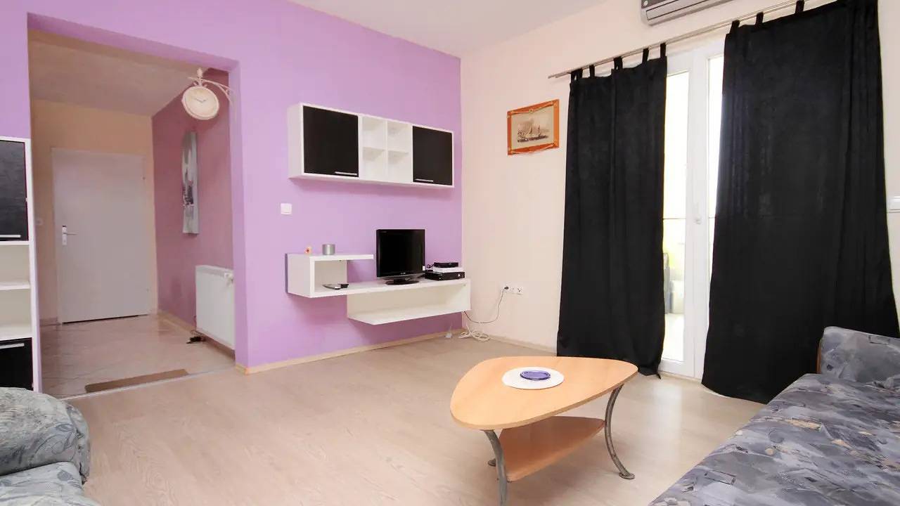 Cijeli apartman za odmor, Ferienwohnung für 5 Personen (64 m²) in Pakostane in Plaža Pakoštane, Pakostane