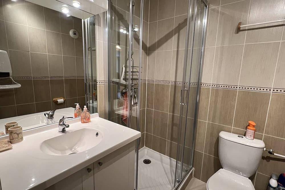 Entire apartment, 1-Bedroom Apartment with Pool View in Secure Residence, Cambo-les-Bains in Cambo-les-Bains, Bayonne region