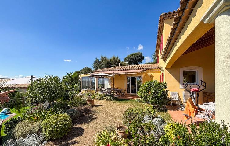 Apartamento con vistas a la playa, piscina y terraza cerca del centro de Tanneron in Tanneron, Costa mediterránea (Francia)