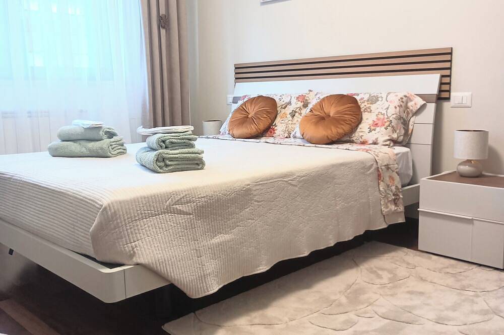 Entire apartment, Cristine's House - Elegant Holiday Home between Rome and Castelli Romani in Marino, Parco Regionale dei Castelli Romani