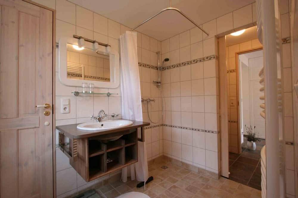 Exklusives Wohlfühlhaus mit Kaminofen in romantischem Bauerngarten auf Usedom in Warthe, Rankwitz