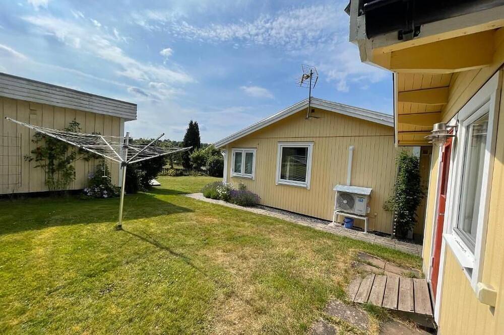Charmigt Villa bredvid sjön Örlen in Tibro, Västergötland