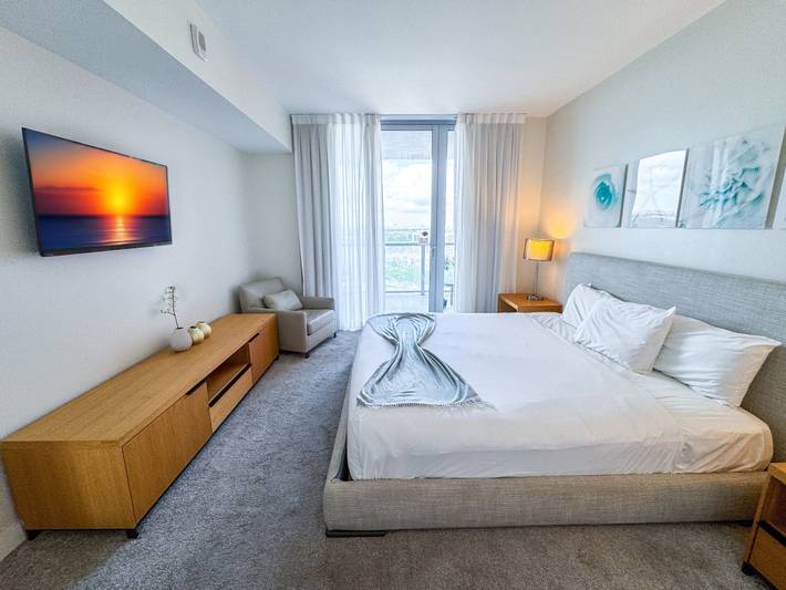Vacation rental for 2 people, with balcony and pool in Hallandale Beach