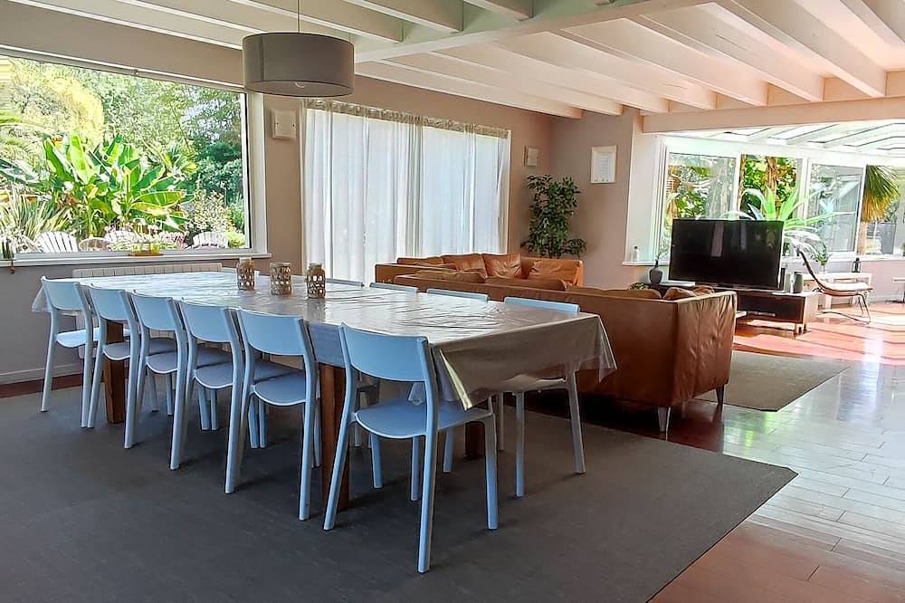 Villa Chaphi Soustons: proche océan, pour 16 avec piscine chauffée et sécurisée! in Soustons, Côte d’Argent