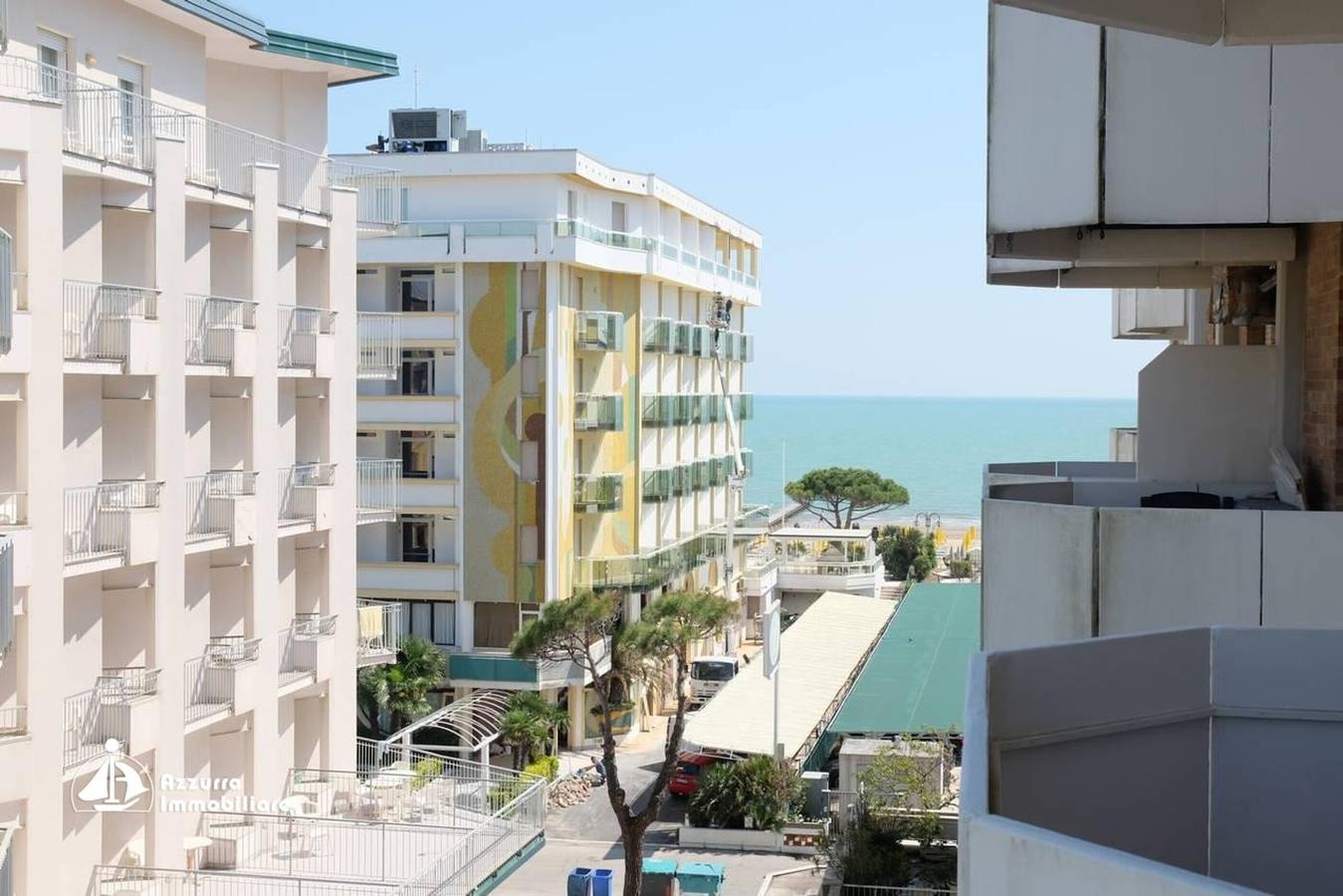 Ganze Wohnung, Appartement „Residence Vera Cruz 401“ mit Meerblick, Gemeinschaftspool und privater Terrasse in Lido di Jesolo, Jesolo