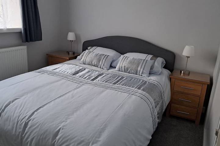 2 bedroom chalet bungalow, short drive to The New Forest and Bournemouth beaches in Poole, Sudoeste de Inglaterra