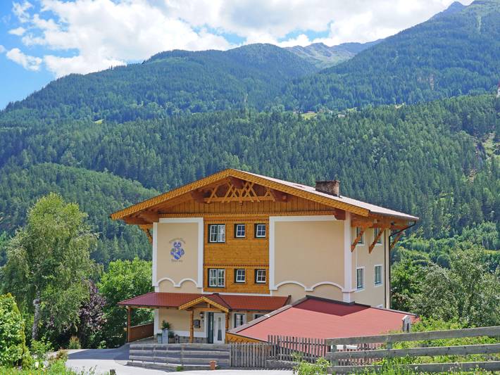 Ferienwohnung für 8 Personen, mit Balkon und Garten in Pians