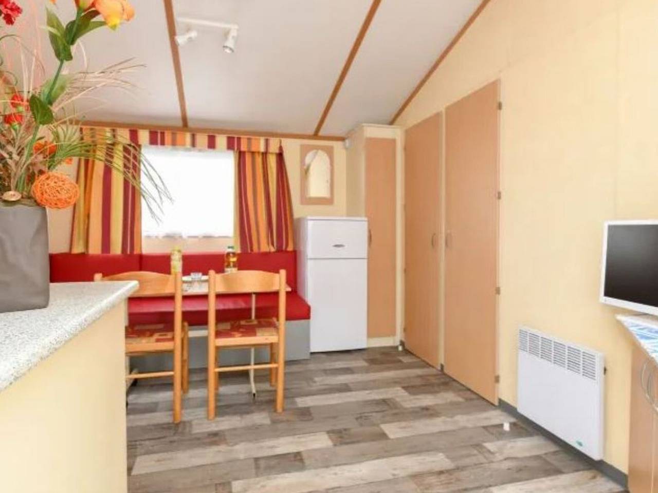 Mobil-home Confortable avec Terrasse pour 6 pers. in Jard-sur-Mer, Vendée