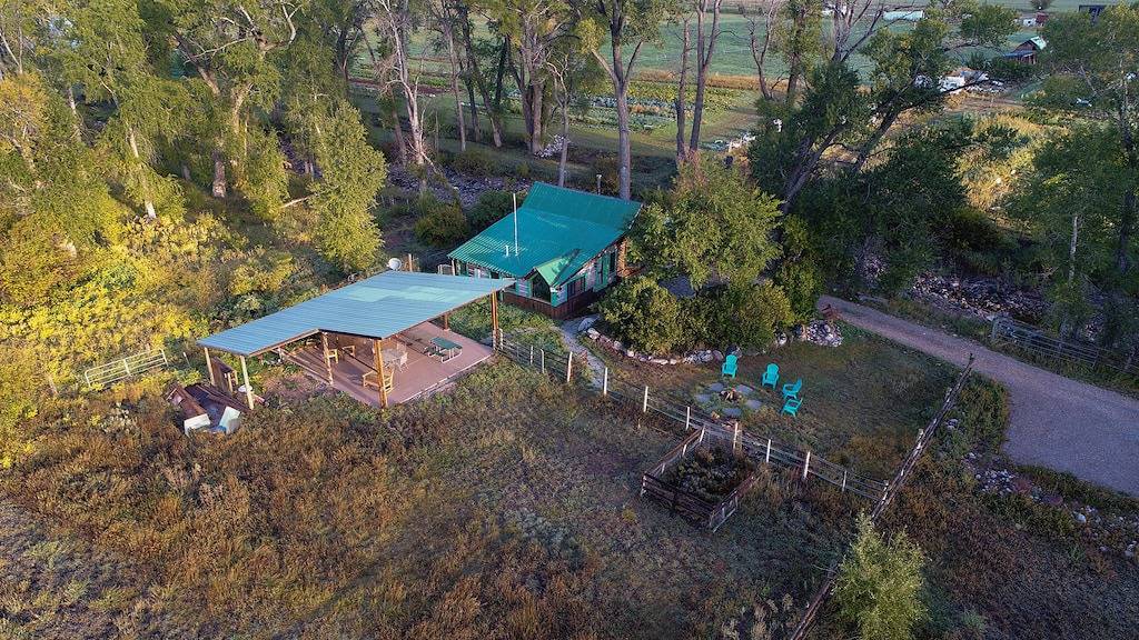 1907Creekside Cabin w/ hot tub & sauna; bike, hike, ski & fish- Go Back in Time in Pitkin County
