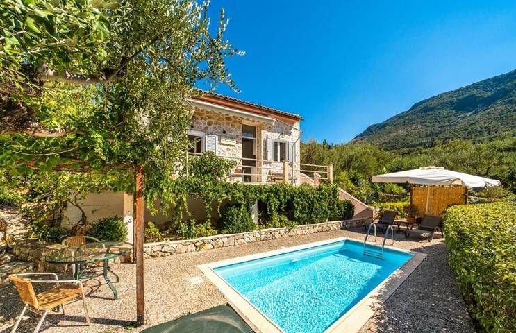 Villa pour 2 personnes, avec jardin ainsi que piscine et terrasse à Ithaque