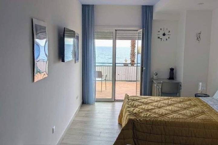 Entire apartment, Seafront apartment, between Mount Etna, Taormina, and Syracuse in Aci Castello (Borgo), Aci Castello