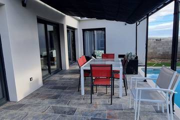 Cottage pour 8 personnes, avec terrasse et jardin à Péret