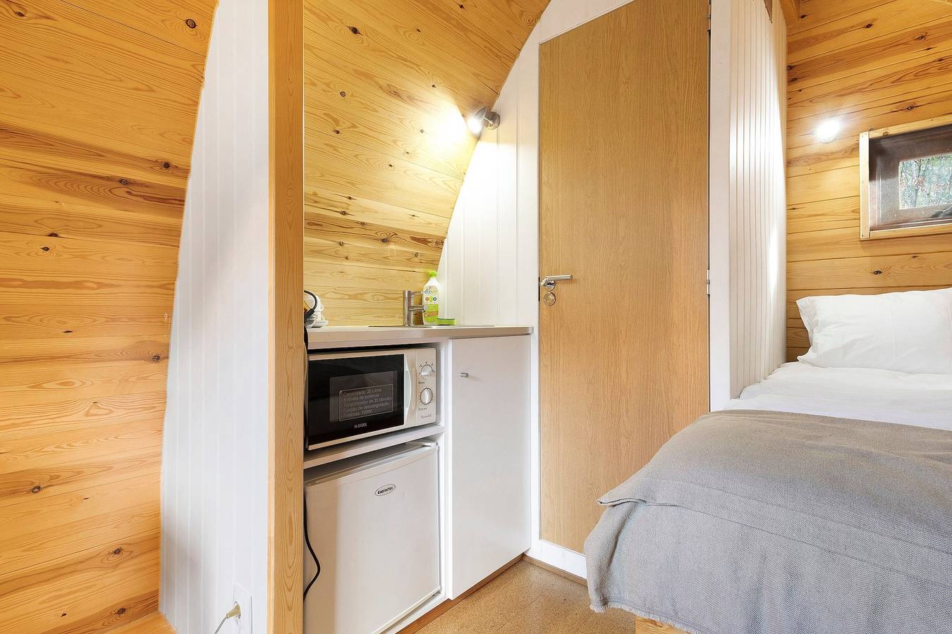 Chalet 'Cadana Pod' avec vue montagne, terrasse privée et jardin partagé in Fornelos e Queijada, Distrito de Viana do Castelo