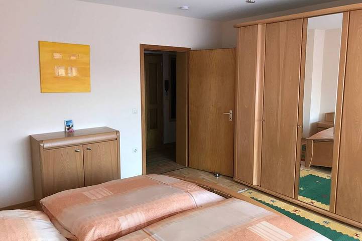 Ganze Wohnung, Freistehendes Ferienhaus mit Südbalkon in Marktrodach, Landkreis Kronach