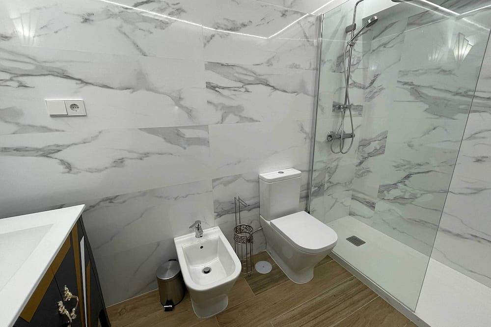 Apartamento entero, Estudio de vistas privilegiadas a la Reserva de la Biosfera y exquisita decoración ecléctica. in Montejo de la Sierra, Provincia de Madrid