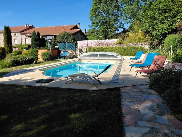 Location de vacances pour 6 personnes, avec piscine ainsi que jardin et terrasse à Siaugues-Sainte-Marie