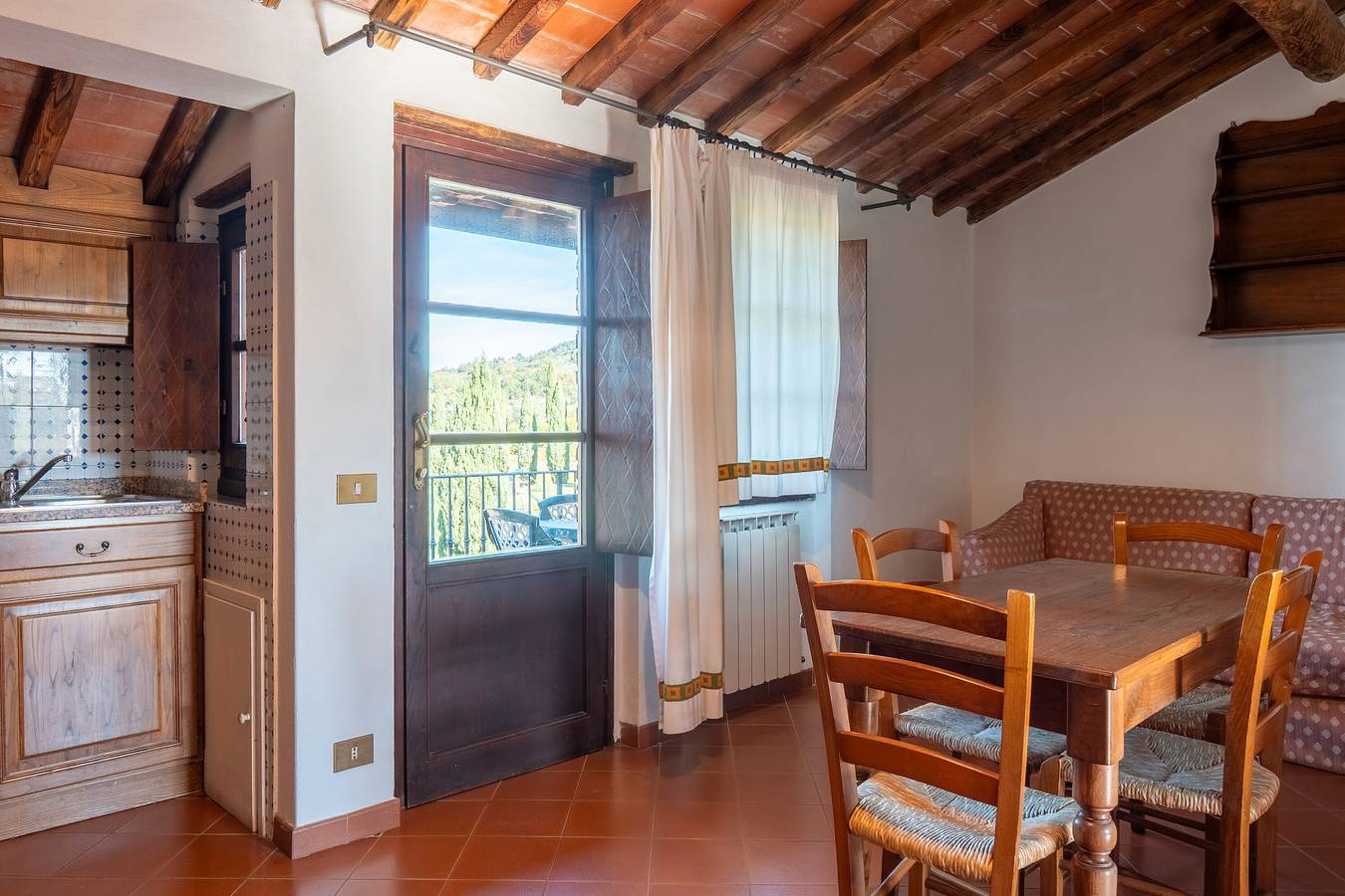 Apartamento entero, Apartamento '18 A Fattoria Degli Usignoli' con piscina compartida, Wi-Fi y aire acondicionado in San Donato Fronzano, Valdarno
