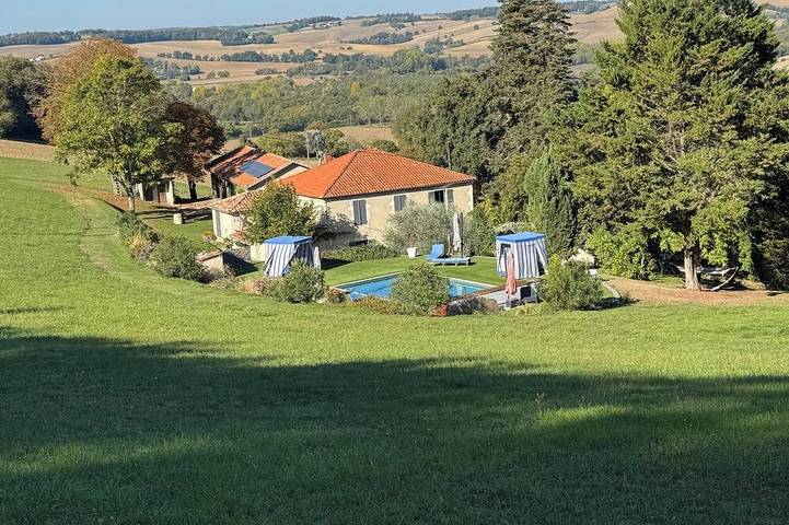 Location de vacances pour 4 personnes, avec Jacuzzi ainsi que Jardin et Piscine à Lectoure