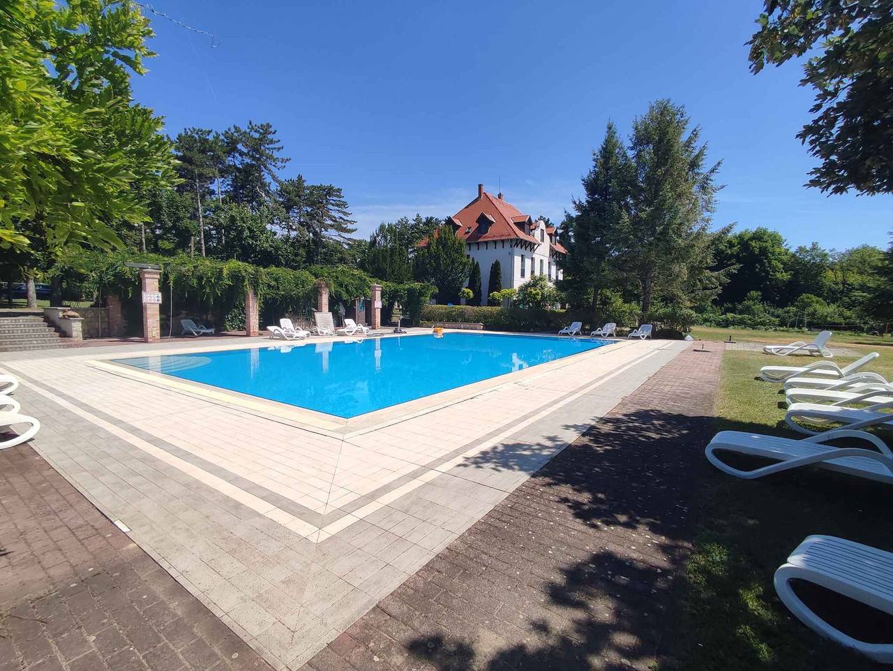 Ganze Ferienwohnung, Ferienwohnung mit Pool und Klimaanlage am Wasser  in Balatonudvari, Balatonfüredi járás