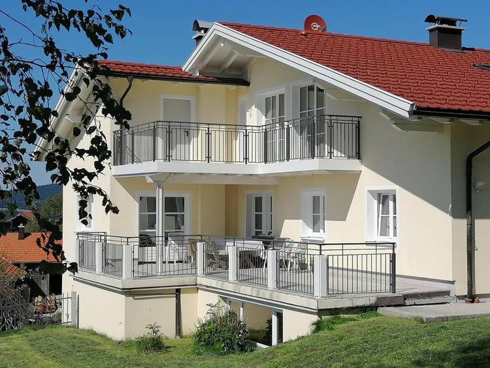 Ferienwohnung für 5 Personen, mit Terrasse und Garten sowie Seeblick und Ausblick in Irrsee
