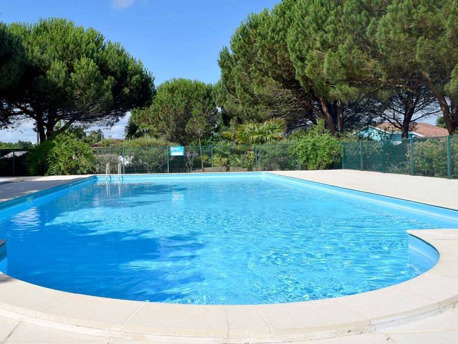 Camping Le Braou - Tente 2 personnes - Campétoile avec électricité in Audenge, Région d'Arcachon