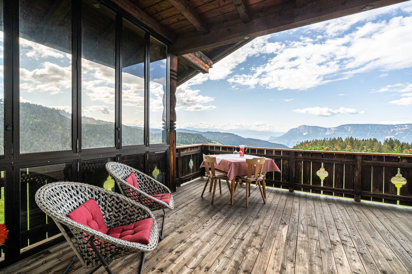 Apartamento entero, Apartamento "Rotsteinhof Sonnenschein" con vistas a la montaña, balcón y Wi-Fi in Verano, Alpes de Sarntal