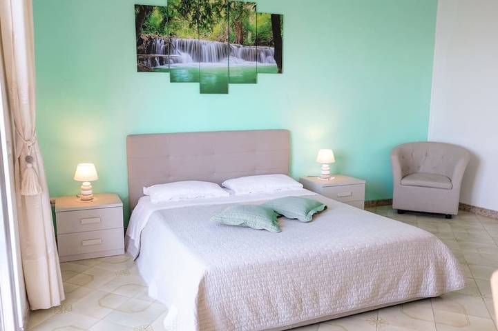 Chambre d’hôte pour 5 personnes, avec terrasse ainsi que piscine et jardin à Sorrento - 2