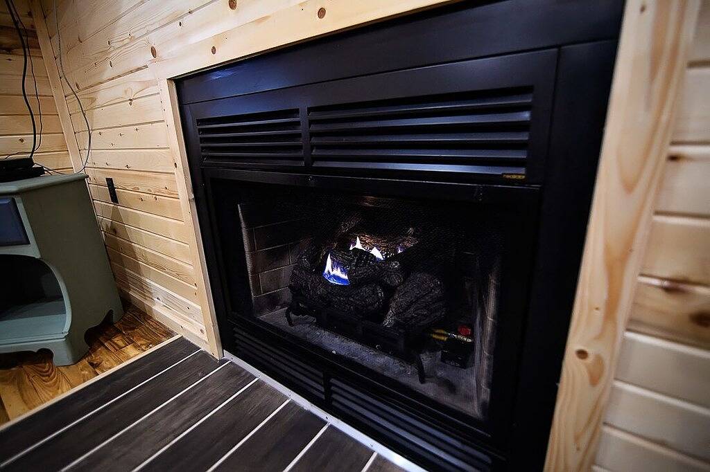 Log Cabin for 2 Guests in Broken Bow Lake, McCurtain County