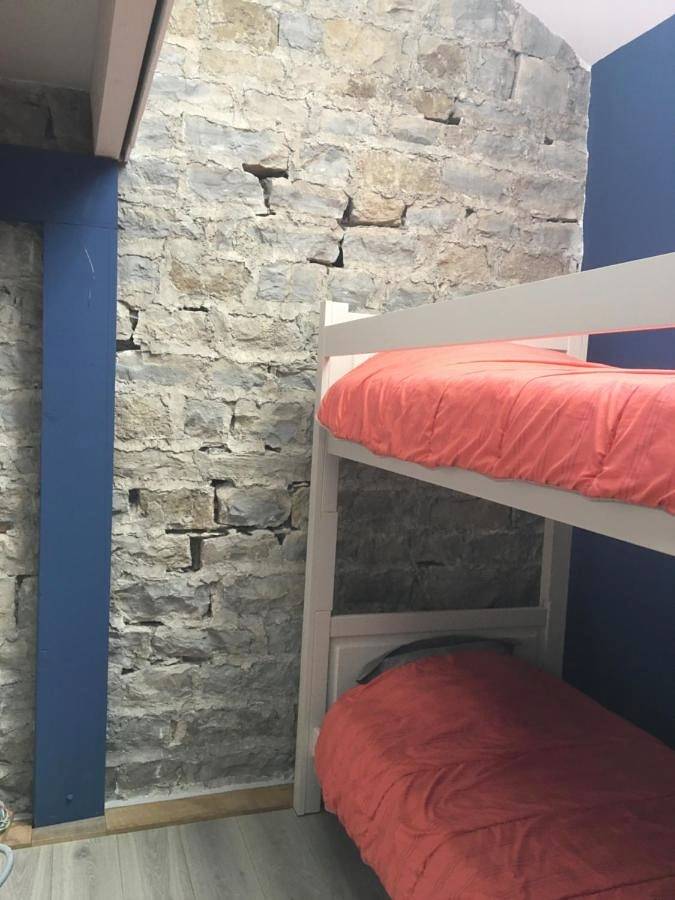 Station pour 2 personnes, avec Terrasse à Montigny-sur-l'Ain