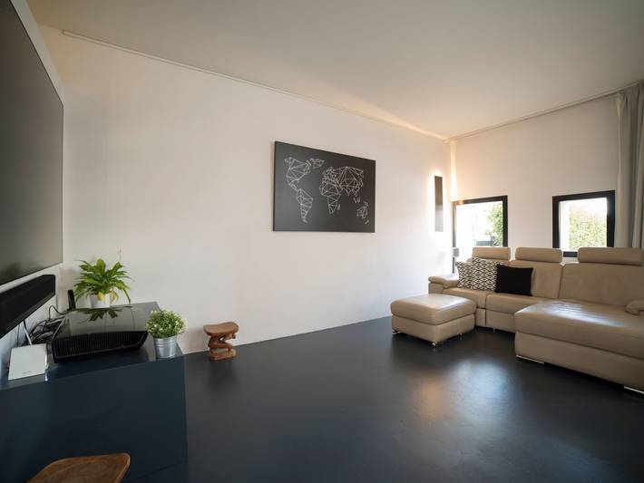 Location de vacances pour 12 personnes, avec piscine ainsi que jardin et terrasse, animaux acceptés dans Gex - 4