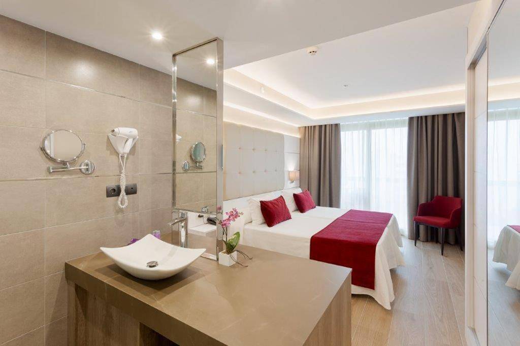Hotel Beverly Park & Spa in Els Pins Blanes, Blanes