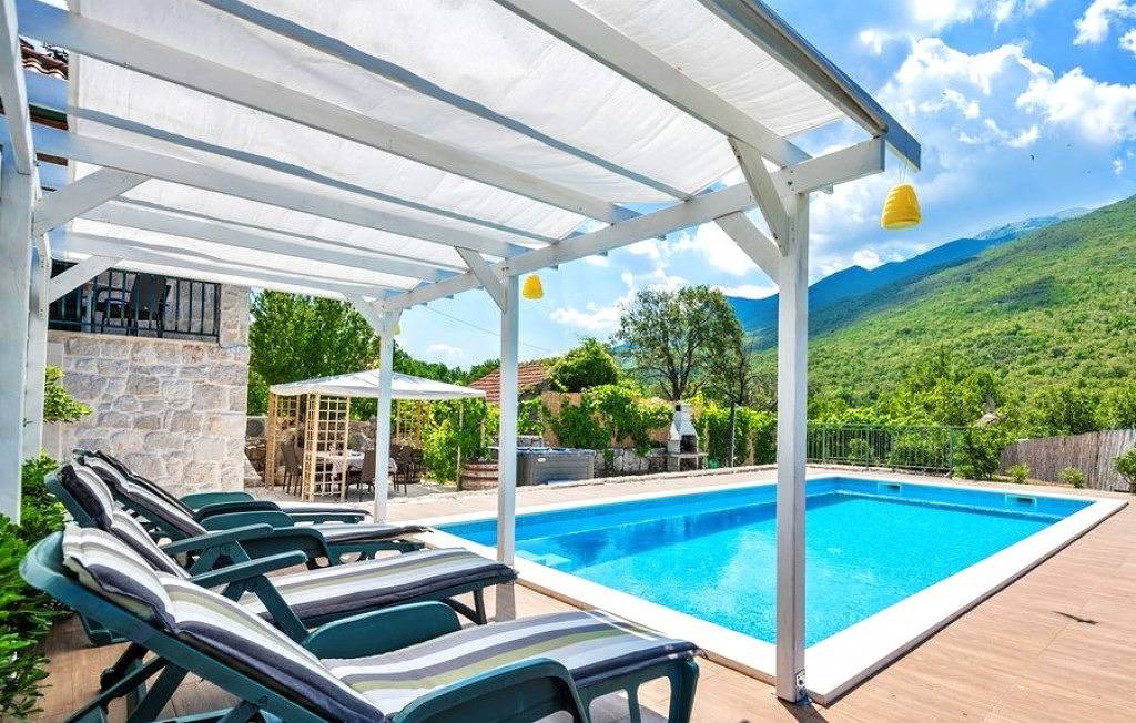Villa Monteneze by Villas Guide in Zagvozd, Makarska Riviera
