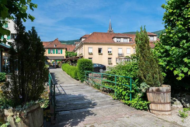 Hôtel pour 2 personnes, avec terrasse ainsi que jardin et piscine, animaux acceptés à Lapoutroie - 4