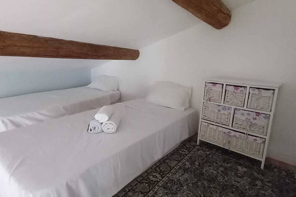 Grand old Villa with pool in the heart  of  Capestang town (on the Canal du Midi) in Capestang, Costa mediterránea (Francia)