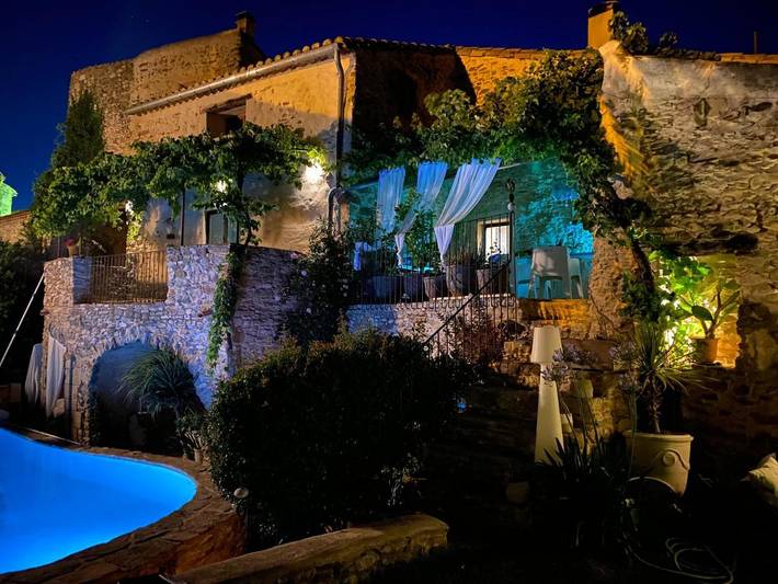 Gîte pour 2 personnes, avec piscine ainsi que vue et terrasse à Saint-Pons-la-Calm - 4