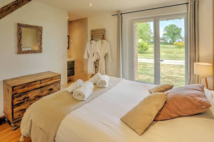 Location de vacances pour 4 personnes, avec terrasse ainsi que jacuzzi et jardin à Saint-Fargeau - 3