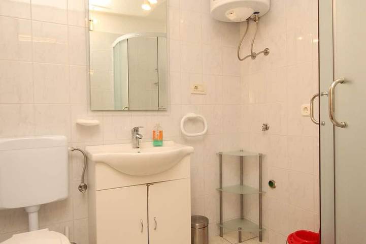 Ganze Wohnung, Studio Appartement mit Terrasse und Meerblick Valun, Cres in Valun, Cres