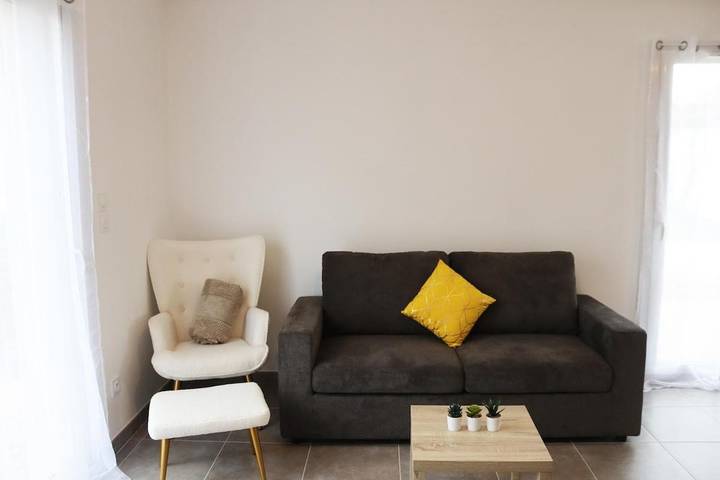 Location de vacances pour 8 personnes, avec terrasse et jacuzzi à Émagny