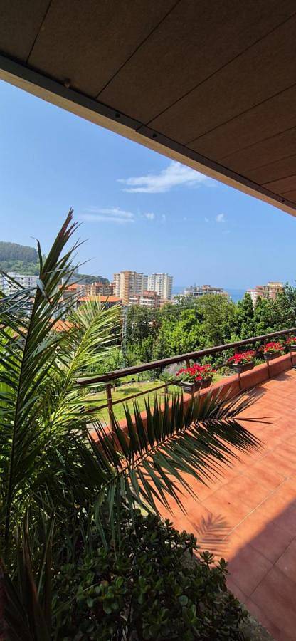 Gîte pour 4 personnes, avec vue et jardin, adapté aux familles à Bakio - 2