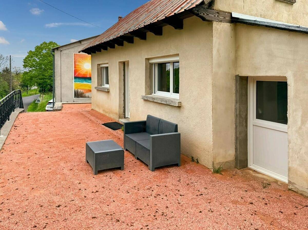 Maison au cœur de la vallée du Cantal - 2pers in Lascelle, Région d'Aurillac