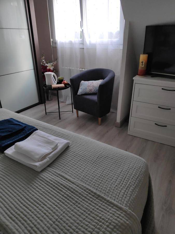 Location de vacances pour 2 personnes, avec terrasse ainsi que vue et jardin à Santec - 2