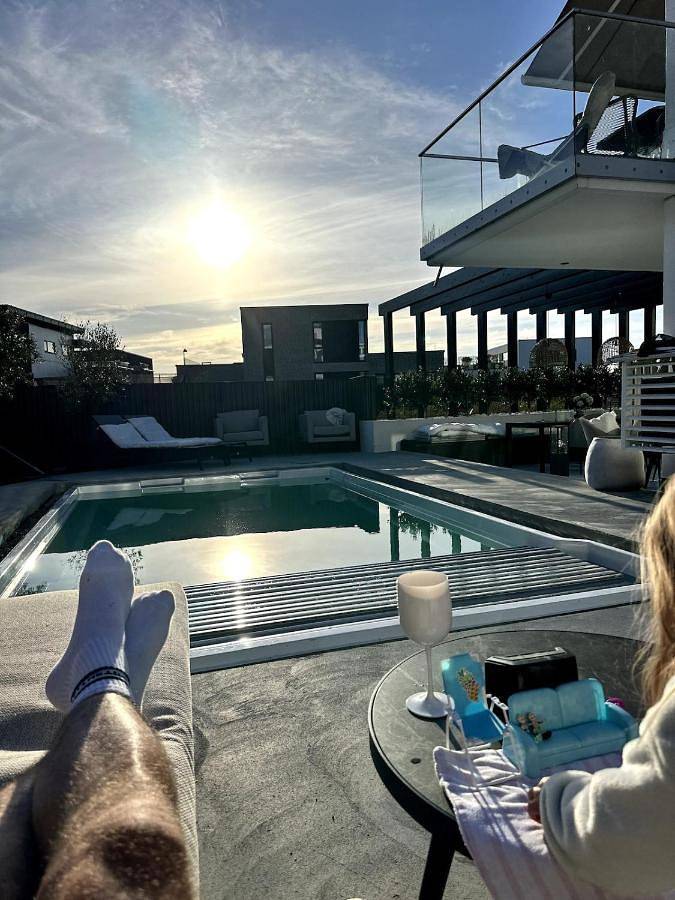 Villa for 10 personer, med jacuzzi og badebasseng i tillegg til balkong i Kristiansand 