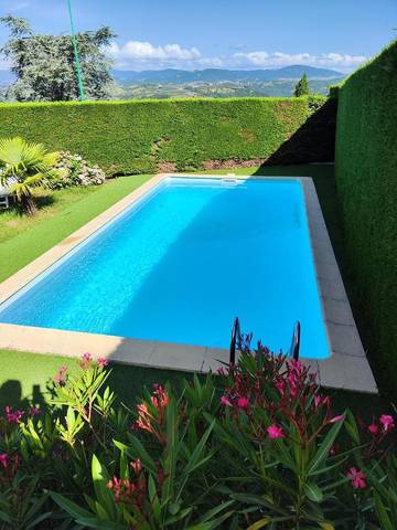Gîte pour 10 personnes, avec piscine et terrasse ainsi que jardin et vue à Saint-Barthélemy-le-Plain