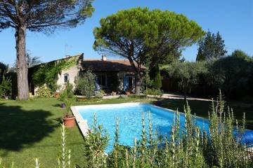 Location de vacances pour 6 personnes, avec terrasse et jardin à Cheval-Blanc