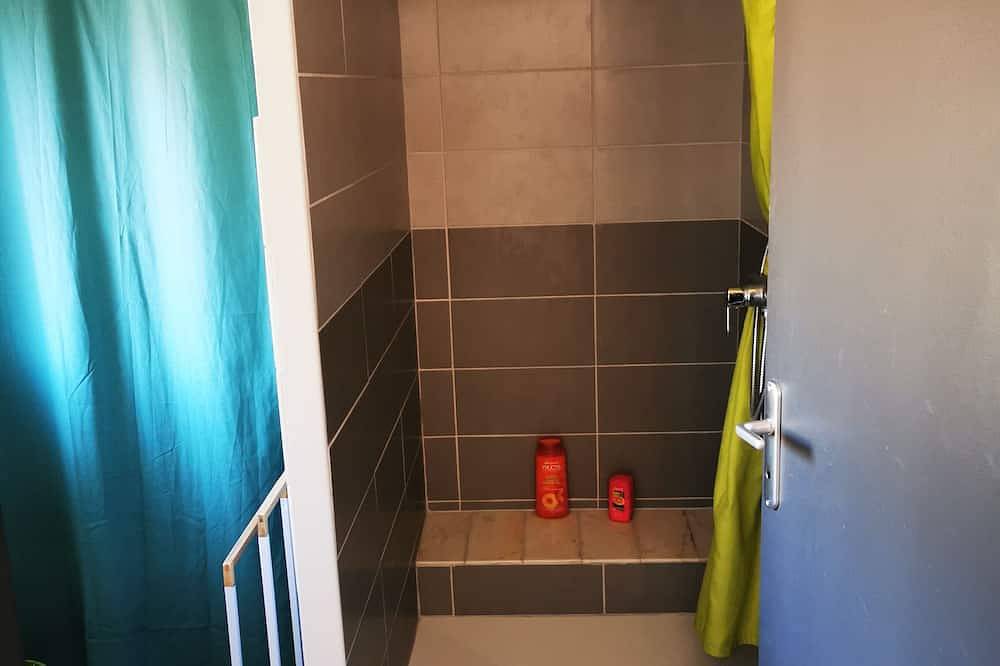 Appartement entier, Bel appartement lumineux, calme,5 min à pied centre ville, Wi-Fi, draps, parking in Cahors, Quercy